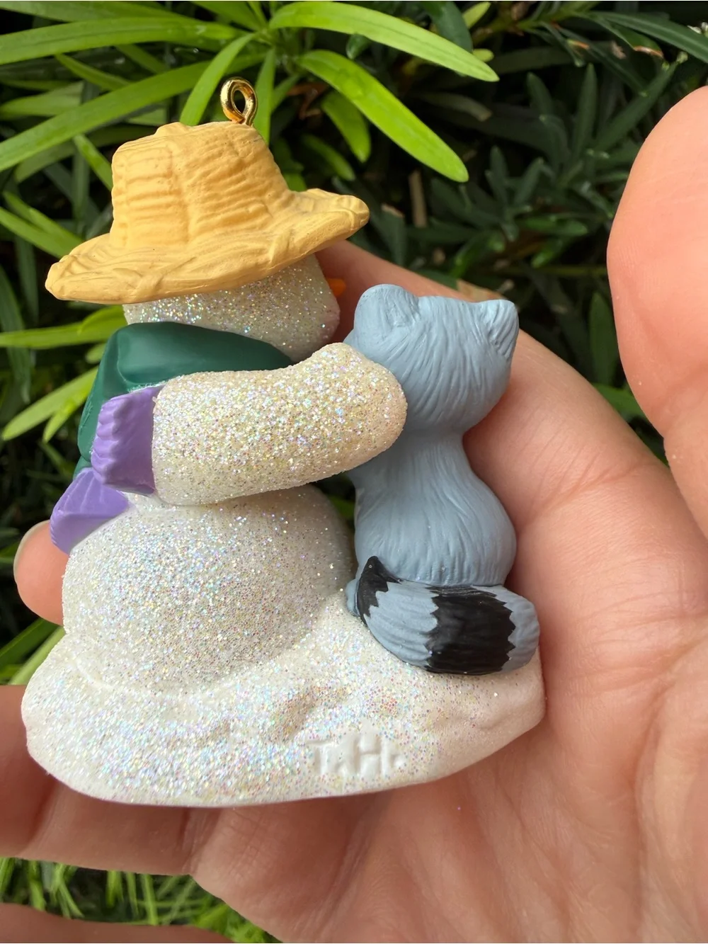 Hallmark 2001 Snow Buddies #4 Raccoon with Green Scarf and Yellow Hat